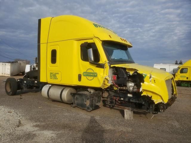 2020 Freightliner Cascadia 126