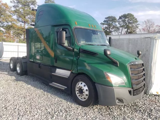 2020 Freightliner Cascadia 126