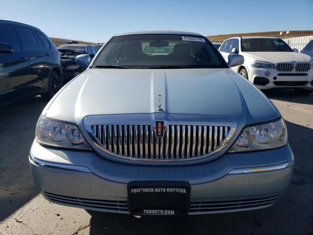 2011 Lincoln Town Car Signature Limited