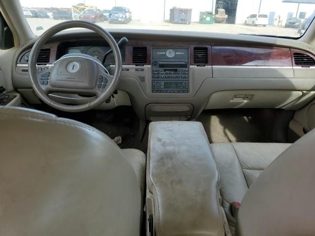 2004 Lincoln Town Car Executive