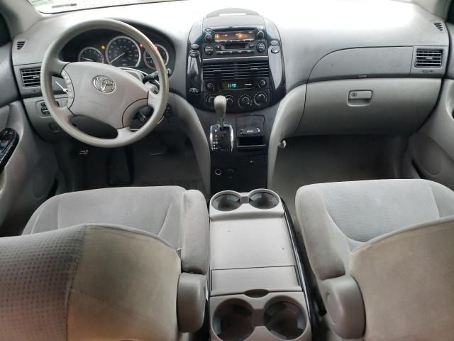 2004 Toyota Sienna CE