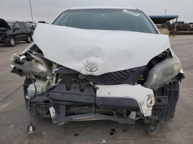 2012 Toyota Sienna Sport