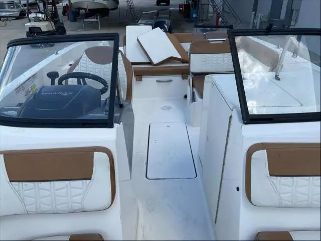 2021 Bayliner VR6 BR