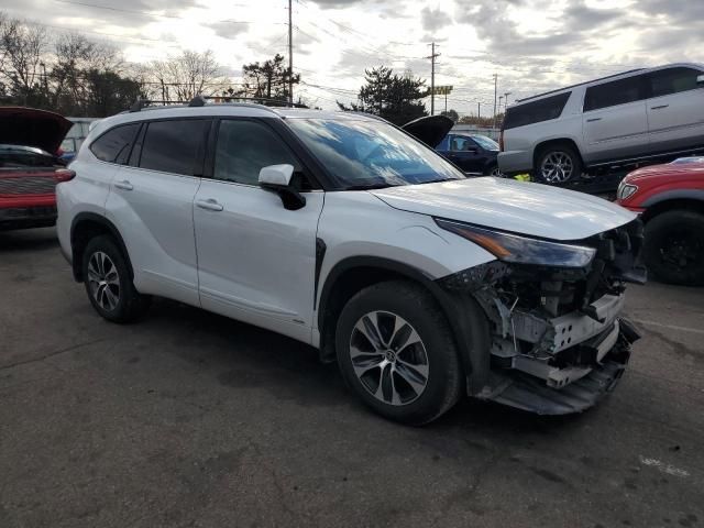 2022 Toyota Highlander Hybrid XLE