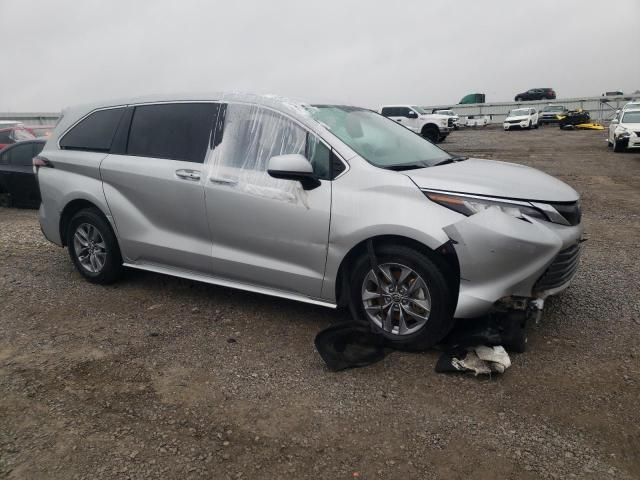 2022 Toyota Sienna LE