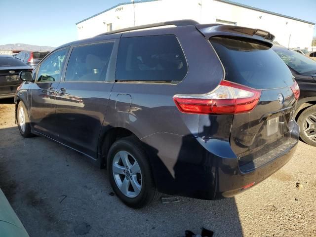 2019 Toyota Sienna LE