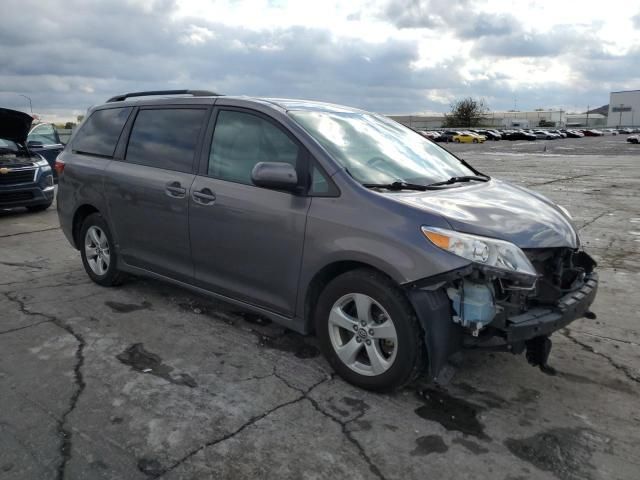 2018 Toyota Sienna LE