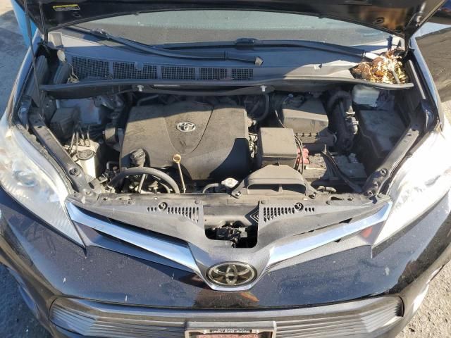 2018 Toyota Sienna XLE