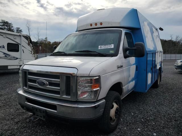 2016 Ford Econoline E450 Super Duty Cutaway Van