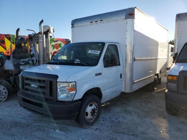 2012 Ford Econoline E350 Super Duty Cutaway Van