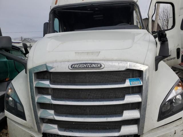 2019 Freightliner Cascadia 126