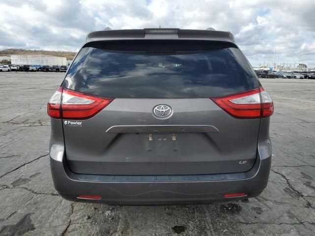 2018 Toyota Sienna LE