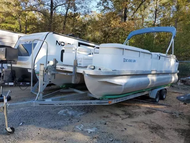 2000 Bennington Marine Boat