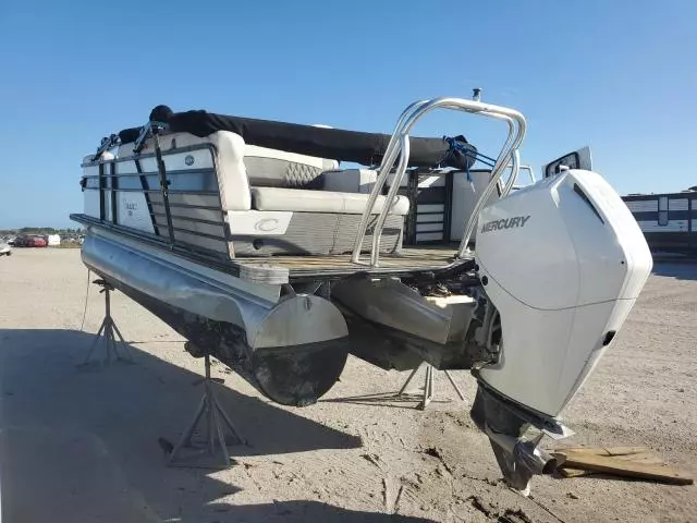 2019 Crestliner Pontooniii