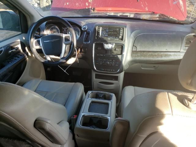 2014 Chrysler Town & Country Touring L