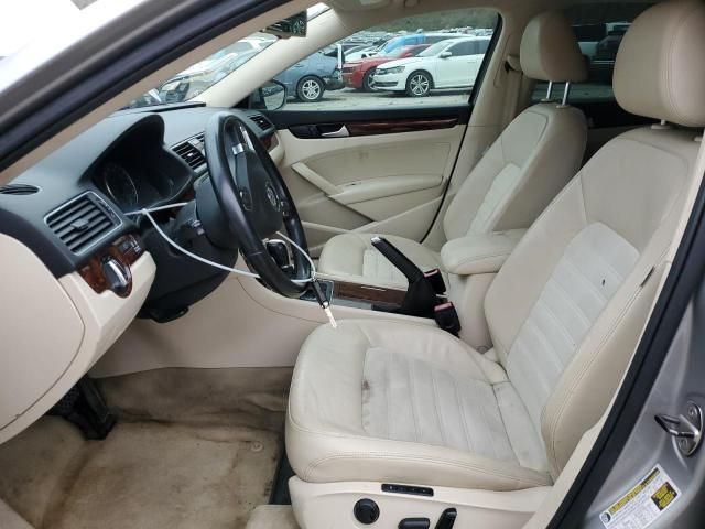 2012 Volkswagen Passat SEL