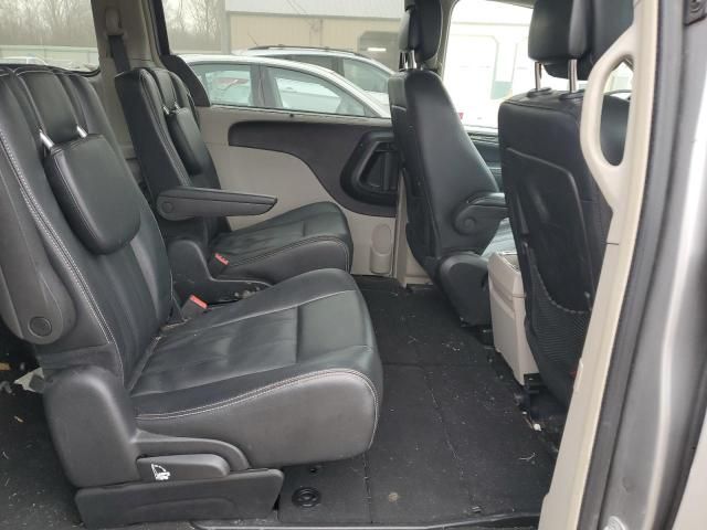 2016 Chrysler Town & Country Touring