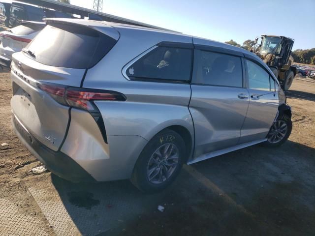 2022 Toyota Sienna XLE