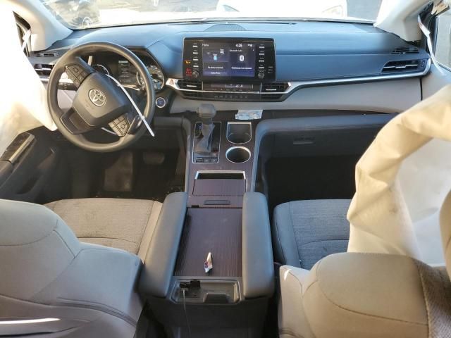 2022 Toyota Sienna LE