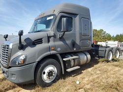 Salvage cars for sale from Copart Chicago: 2017 Freightliner Cascadia 113