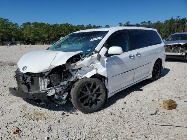 2013 Toyota Sienna Sport