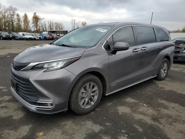 2021 Toyota Sienna XLE