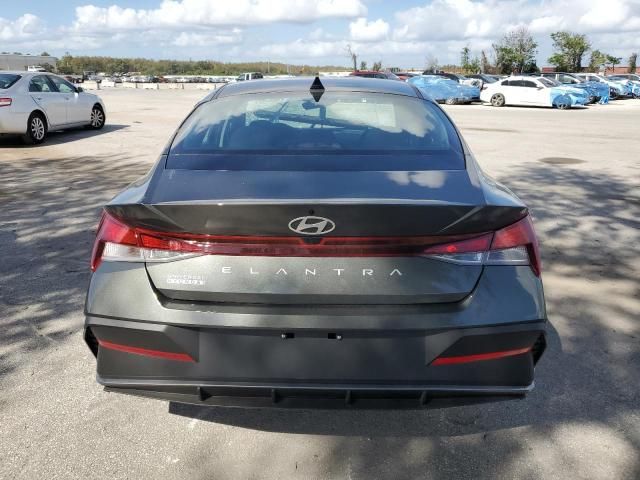 2024 Hyundai Elantra SE