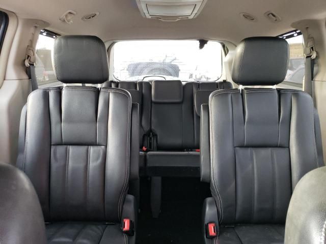 2012 Chrysler Town & Country Touring L