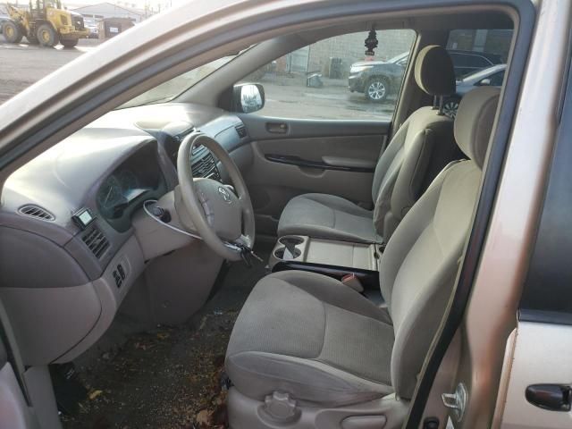 2004 Toyota Sienna CE