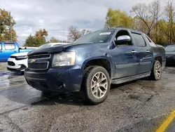 Salvage trucks for sale at Bridgeton, MO auction: 2007 Chevrolet Avalanche K1500