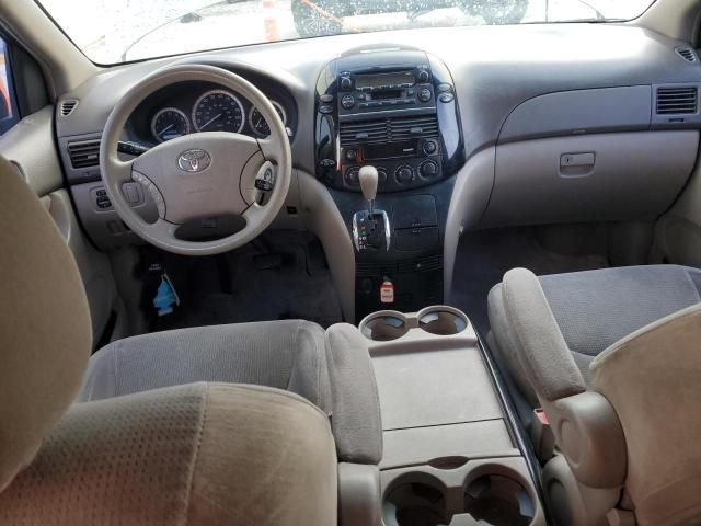 2004 Toyota Sienna CE