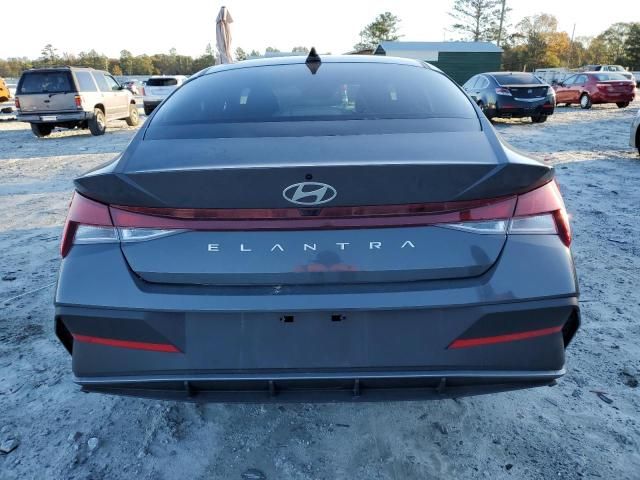 2024 Hyundai Elantra SE