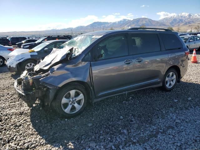 2019 Toyota Sienna LE