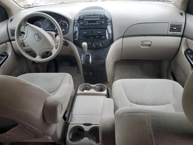 2005 Toyota Sienna CE