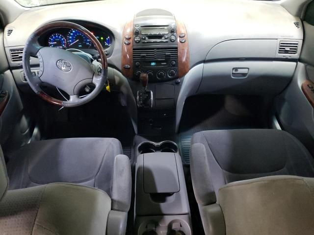 2004 Toyota Sienna CE