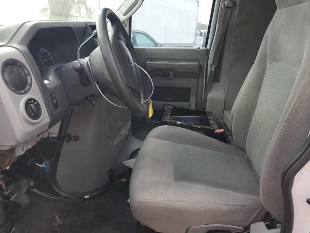 2018 Ford Econoline E450 Super Duty Cutaway Van