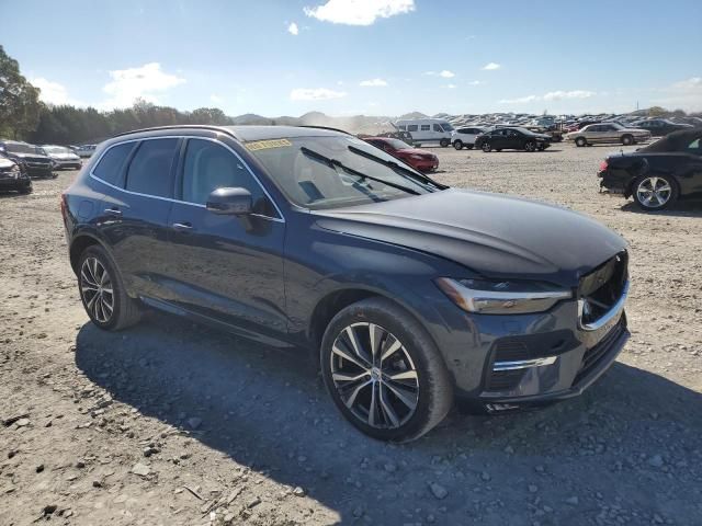 2022 Volvo XC60 B5 Momentum