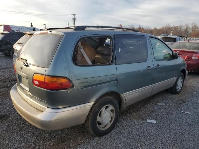 1999 Toyota Sienna LE