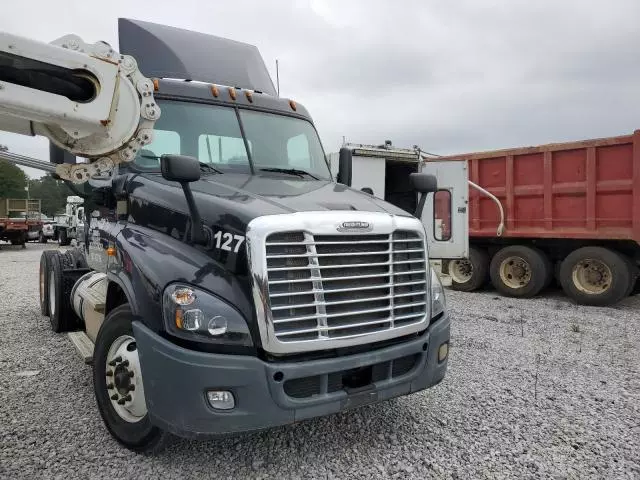 2016 Freightliner Cascadia 125