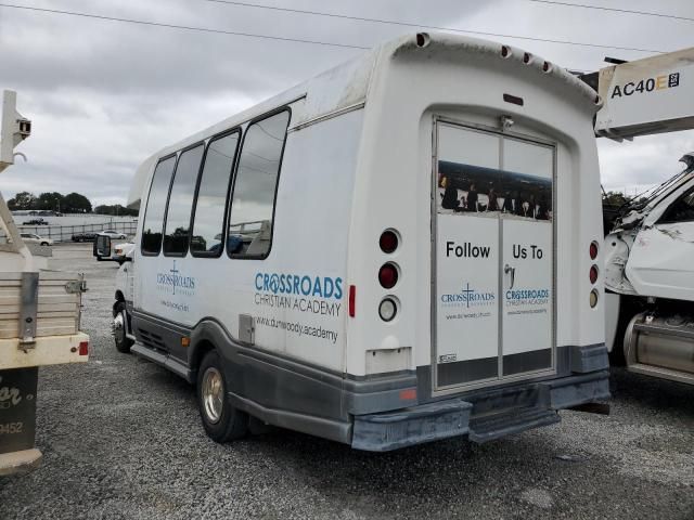 2003 Ford Econoline E450 Super Duty Cutaway Van