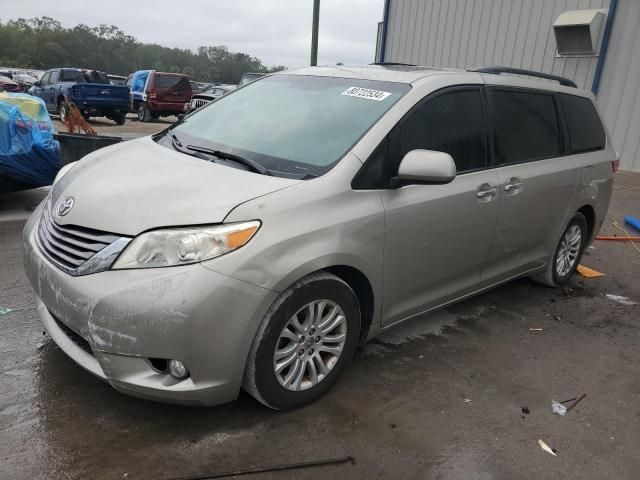 2016 Toyota Sienna XLE