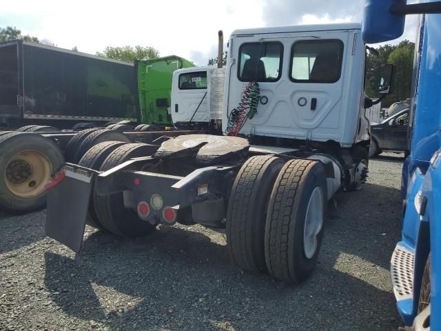 2018 Freightliner Cascadia 113