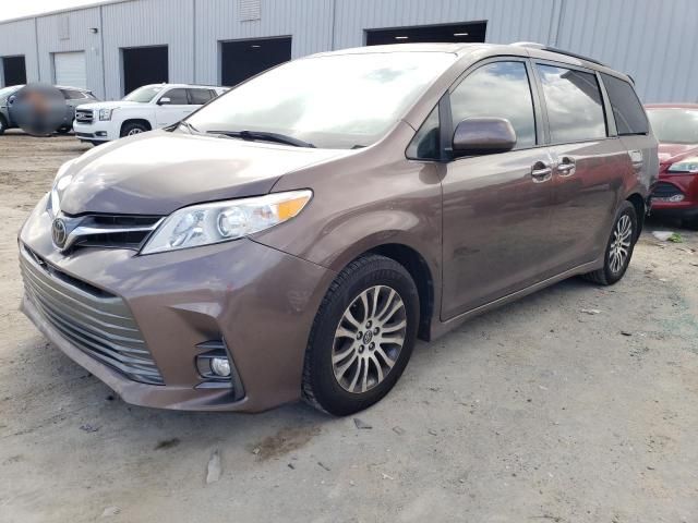 2019 Toyota Sienna XLE