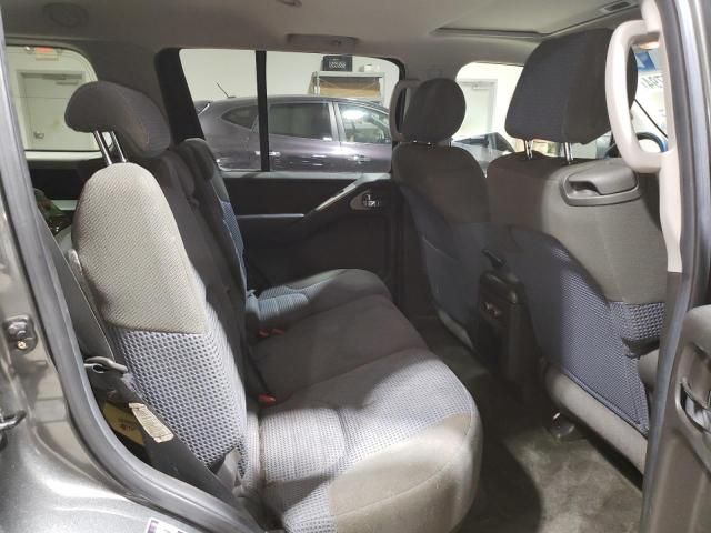 2005 Nissan Pathfinder LE