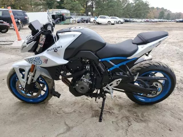 2023 Suzuki GSX800 R