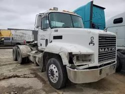 Camiones salvage a la venta en subasta: 1993 Mack 600 CH600