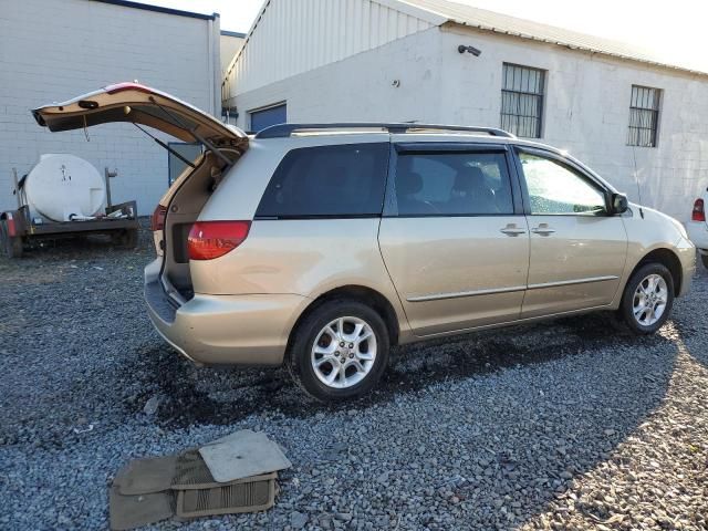 2004 Toyota Sienna LE