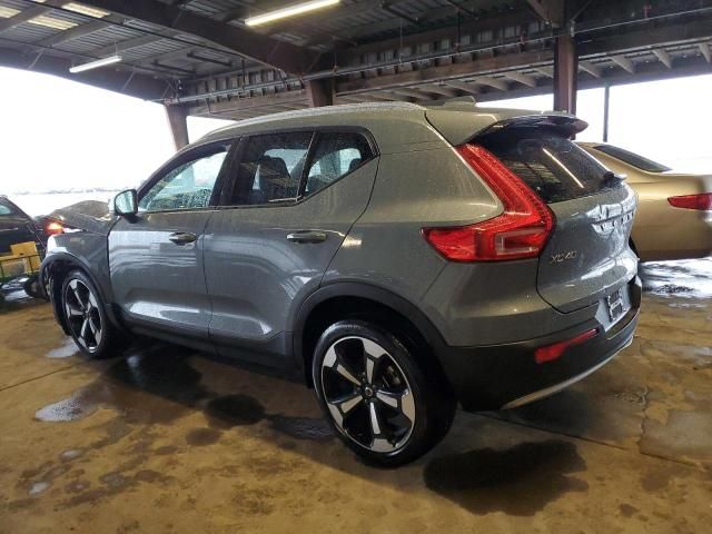 2021 Volvo XC40 T5 Momentum