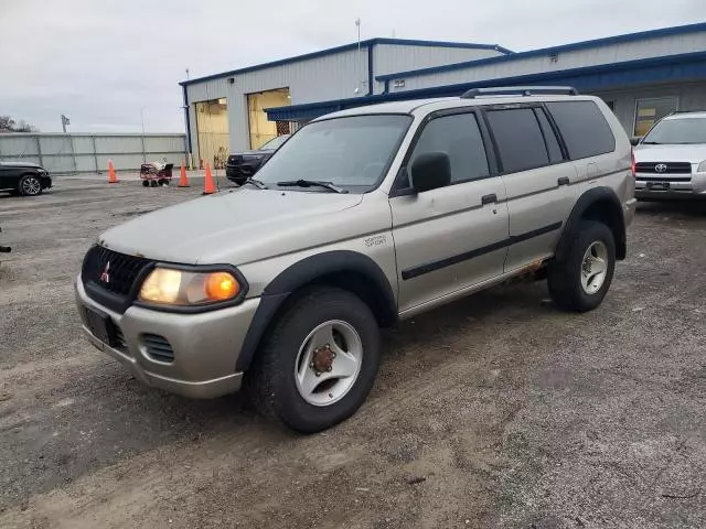 2001 Mitsubishi Montero Sport ES