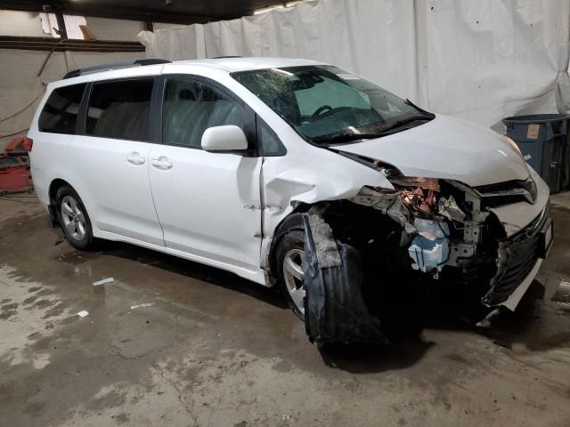 2018 Toyota Sienna LE